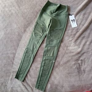 NWT - Alo yoga jungle green Moto leggings High Waisted XS